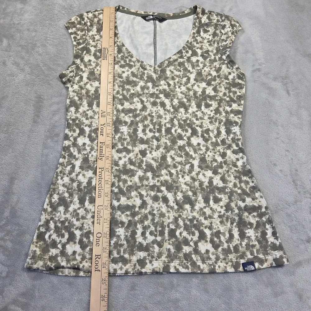 The North Face Womens V-Neck Cap Sleeve Top Olive Green Camo Print Small Outdoor - Picture 3 of 6
